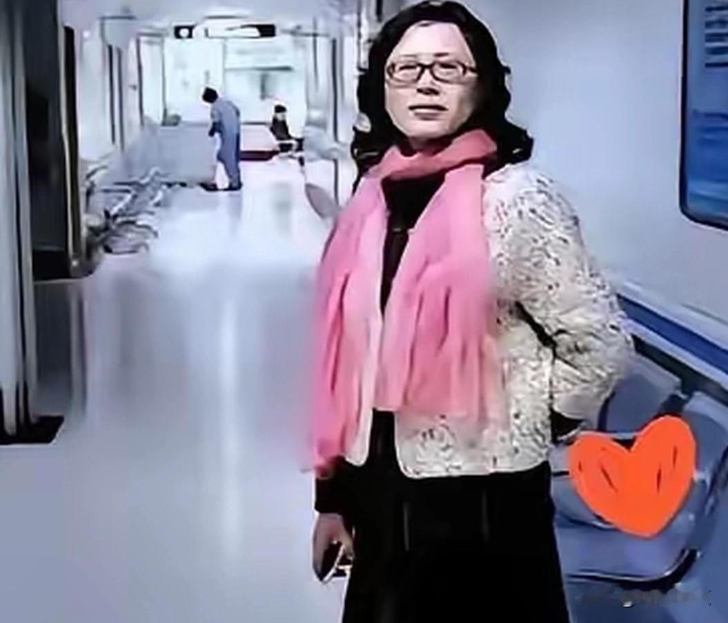 一个62岁的女人，还在为生存挣扎。没有退休金，没有固定工作，没有等来那个"迟到"