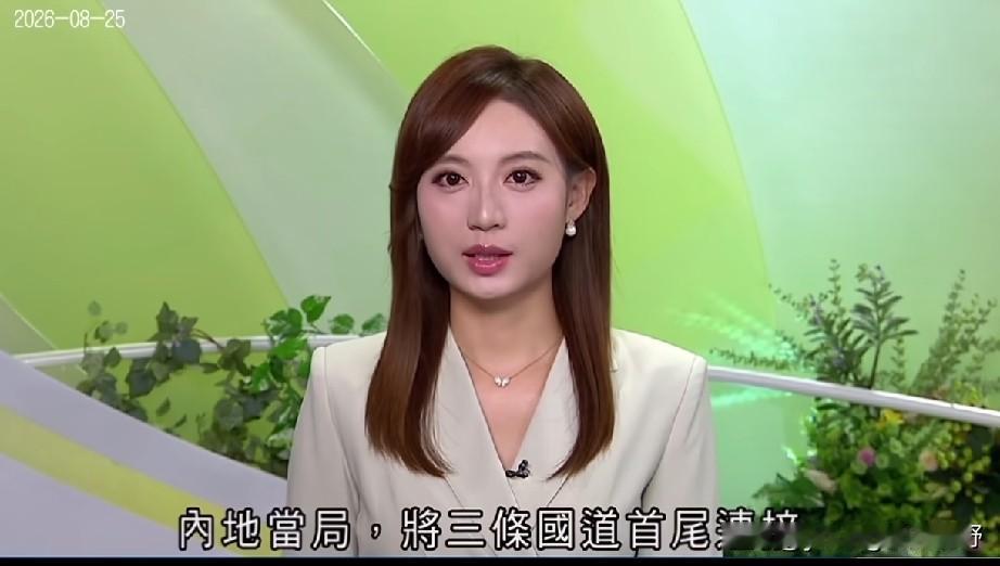 香港TVB新闻介绍，内地三条国道线组成了国家的公路网，全长大约27000km。这