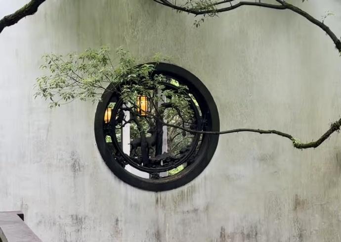 父母活成什么样，远比要求孩子成为什么样更重要！

很多家长总在盯着孩子：要自律、
