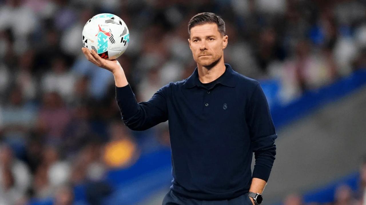 据媒体报道，皇马高层决定，将是否处罚维尼修斯的决定权交给阿隆索。
是让情况过去，