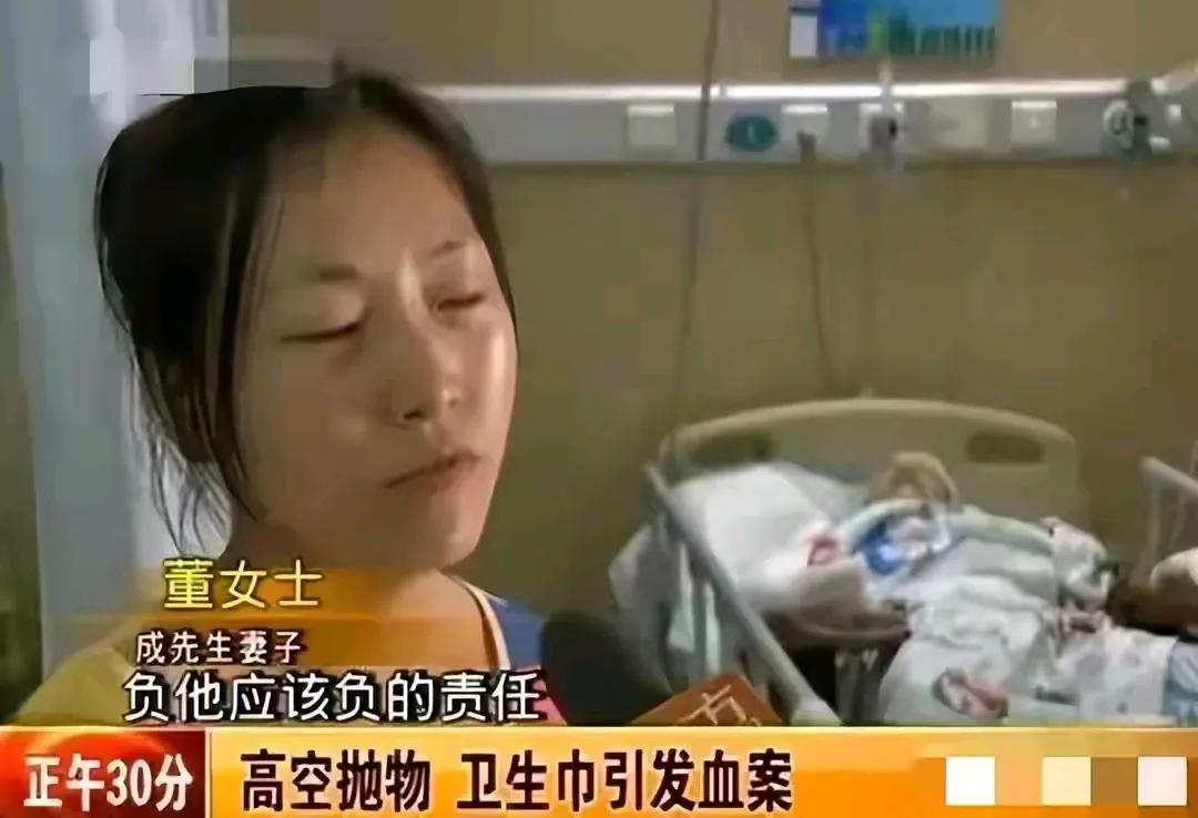 “她扔卫生巾，血都沾到我脸上了！”广东一男子回家的路上，突然被从楼上扔下来的卫生