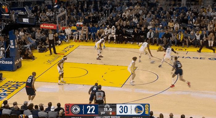 造犯规的神！哈登这一招太无解了！
在今天NBA常规赛快船对阵勇士的第一节比赛最后