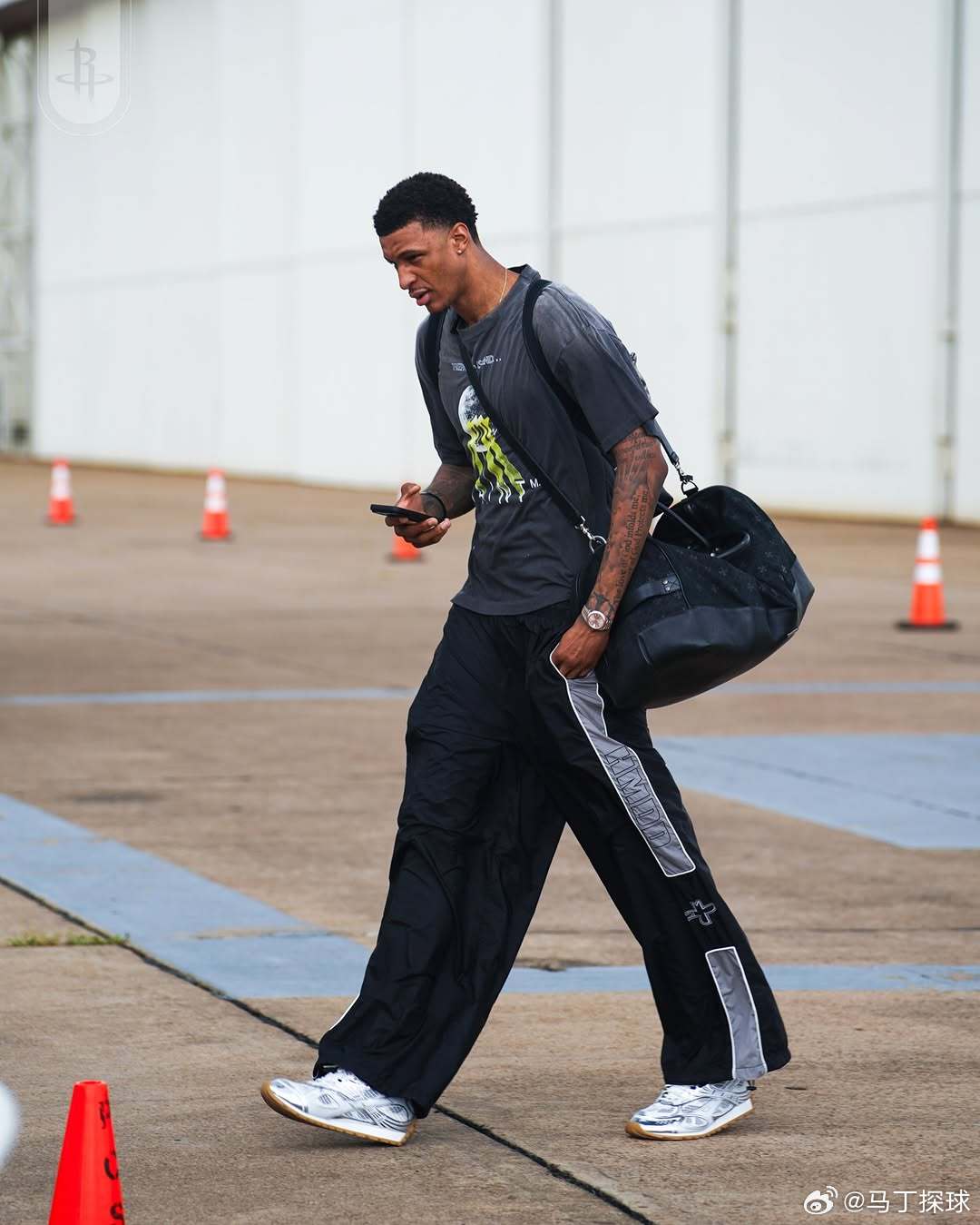 出发去金州，明早对阵勇士休斯顿火箭火箭vs勇士