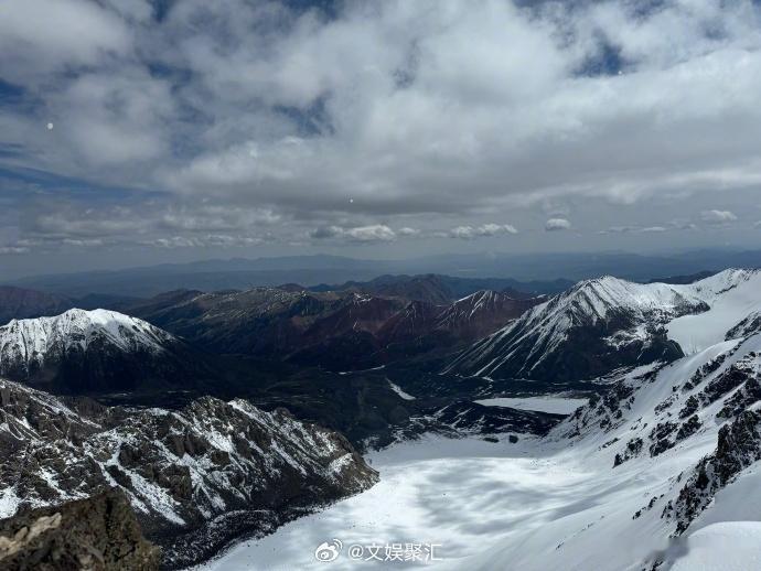 #王一博晒雪山照##王一博爬雪山新体验#爬雪山的新体验让王一博与自然有了更亲密的