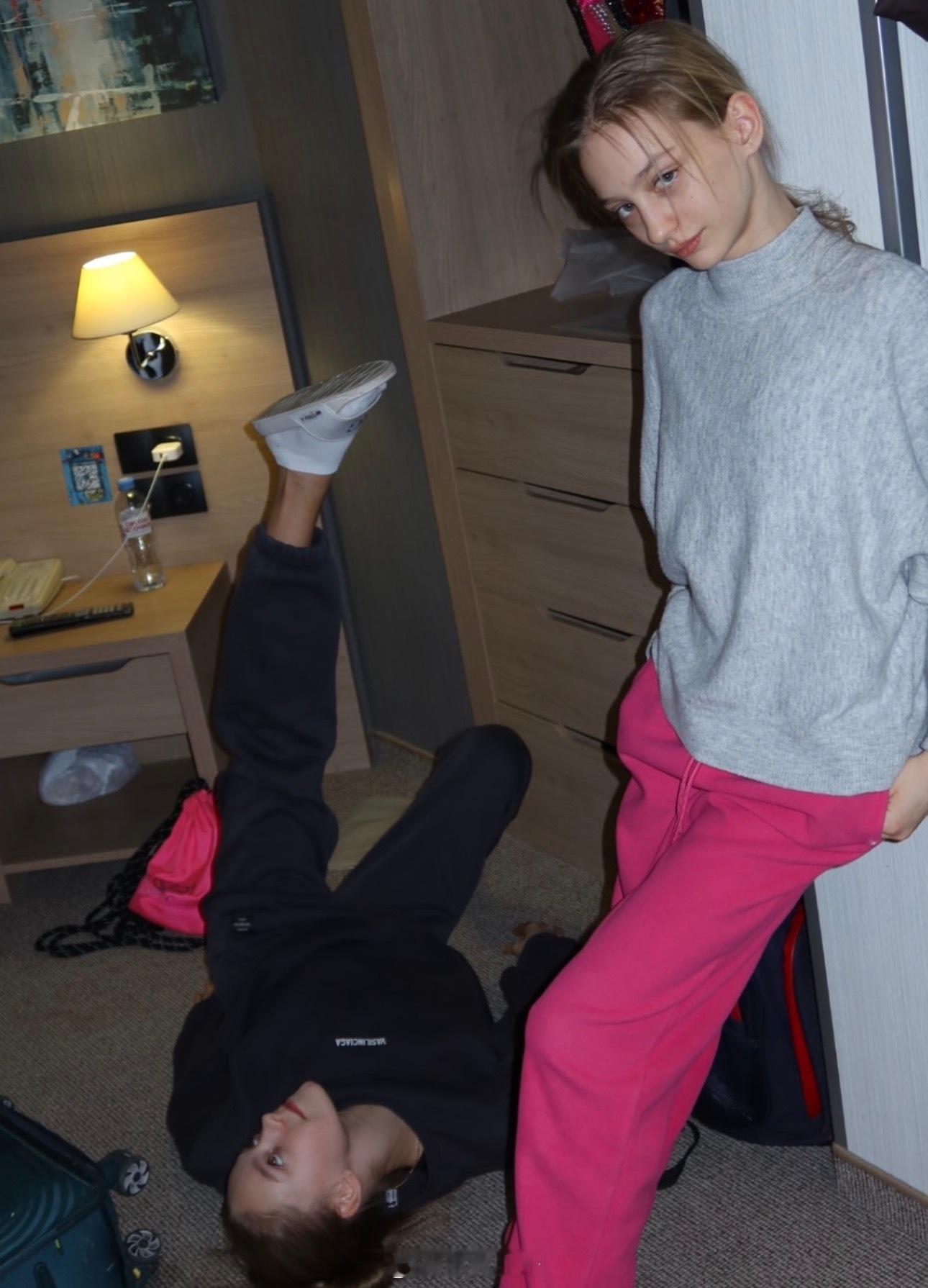 好喜欢这位艺体美女这张活人微死感的脸，厌世气质好适合去做模特。Sofia Nik