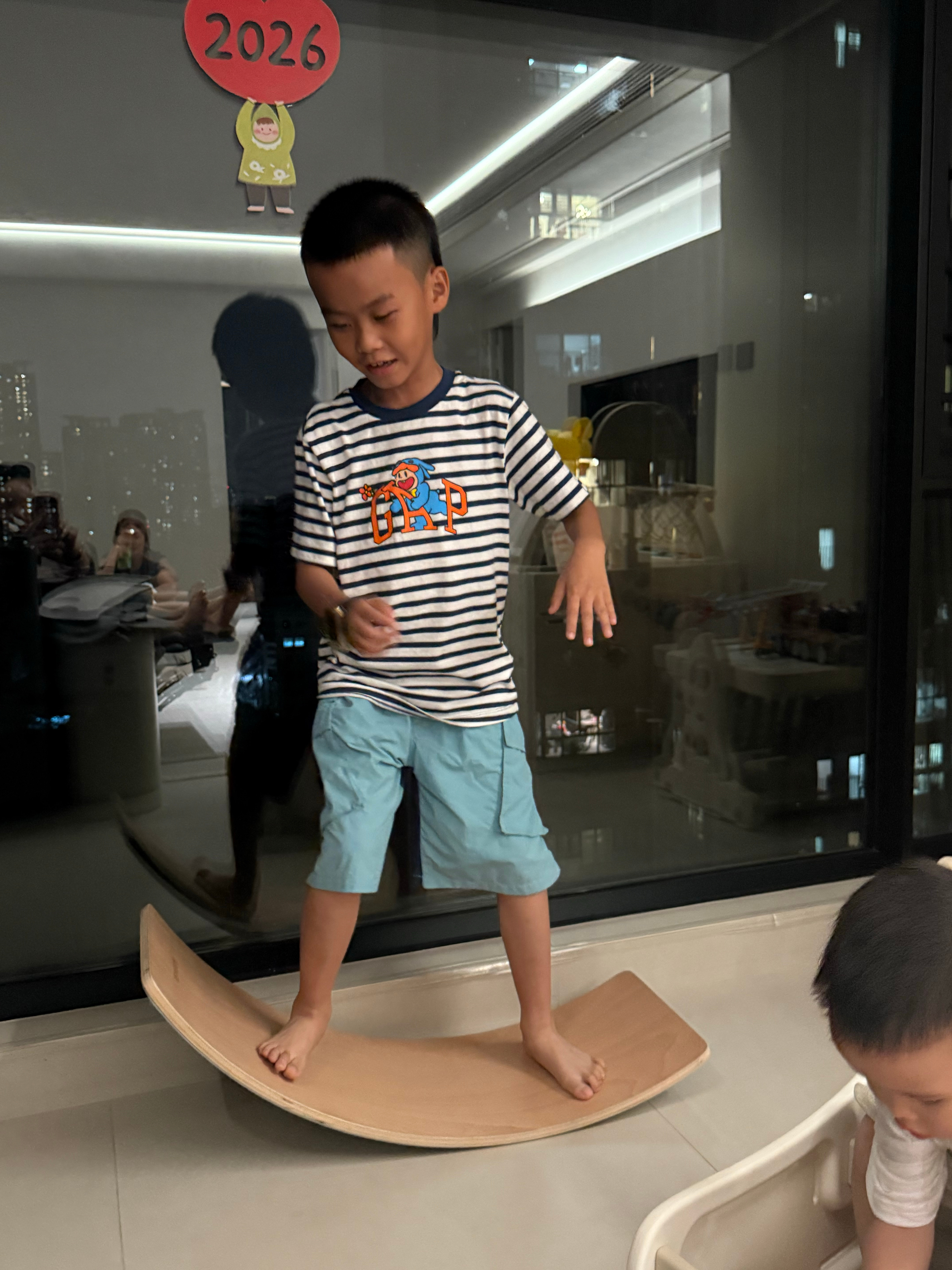 ：今天和同学打了一个非常长的电话，中途她妈妈问她在跟谁打电话，扬声我叫了句阿姨，