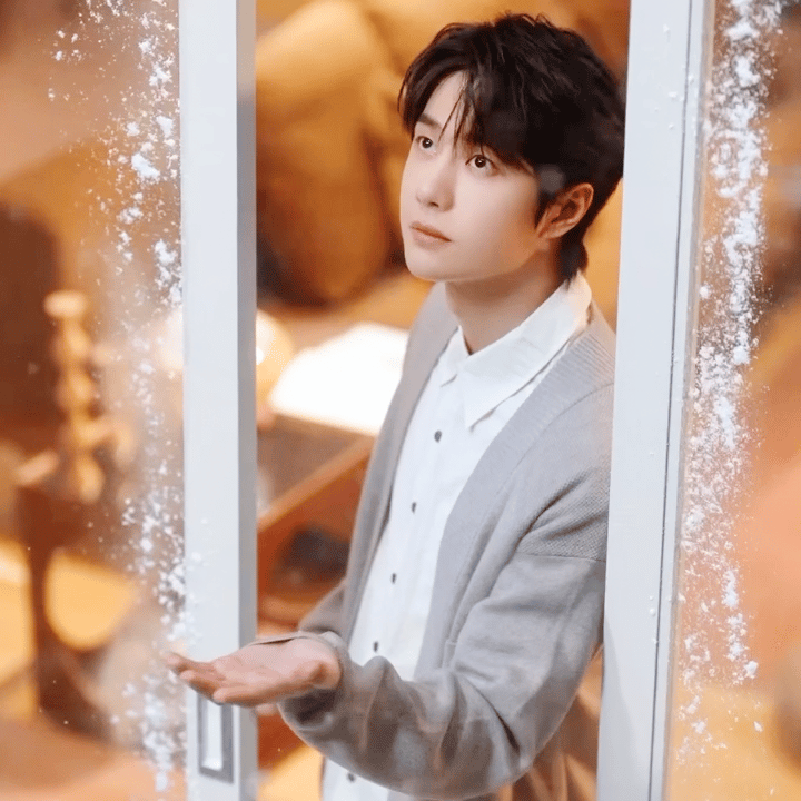 此处适配一曲冬日恋歌………
浪漫，唯美，暖意融融的偶像剧既视感
这个男主，又帅又