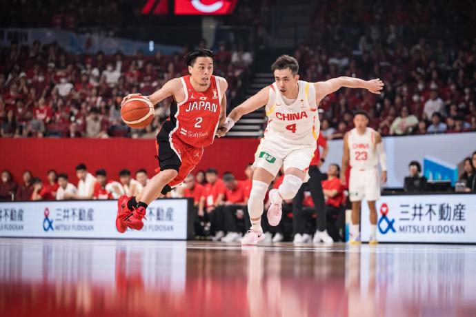 赵继伟的救赎。

是的，上半场打得奇烂无比的赵继伟，一如既往地在国际赛场如期拉胯