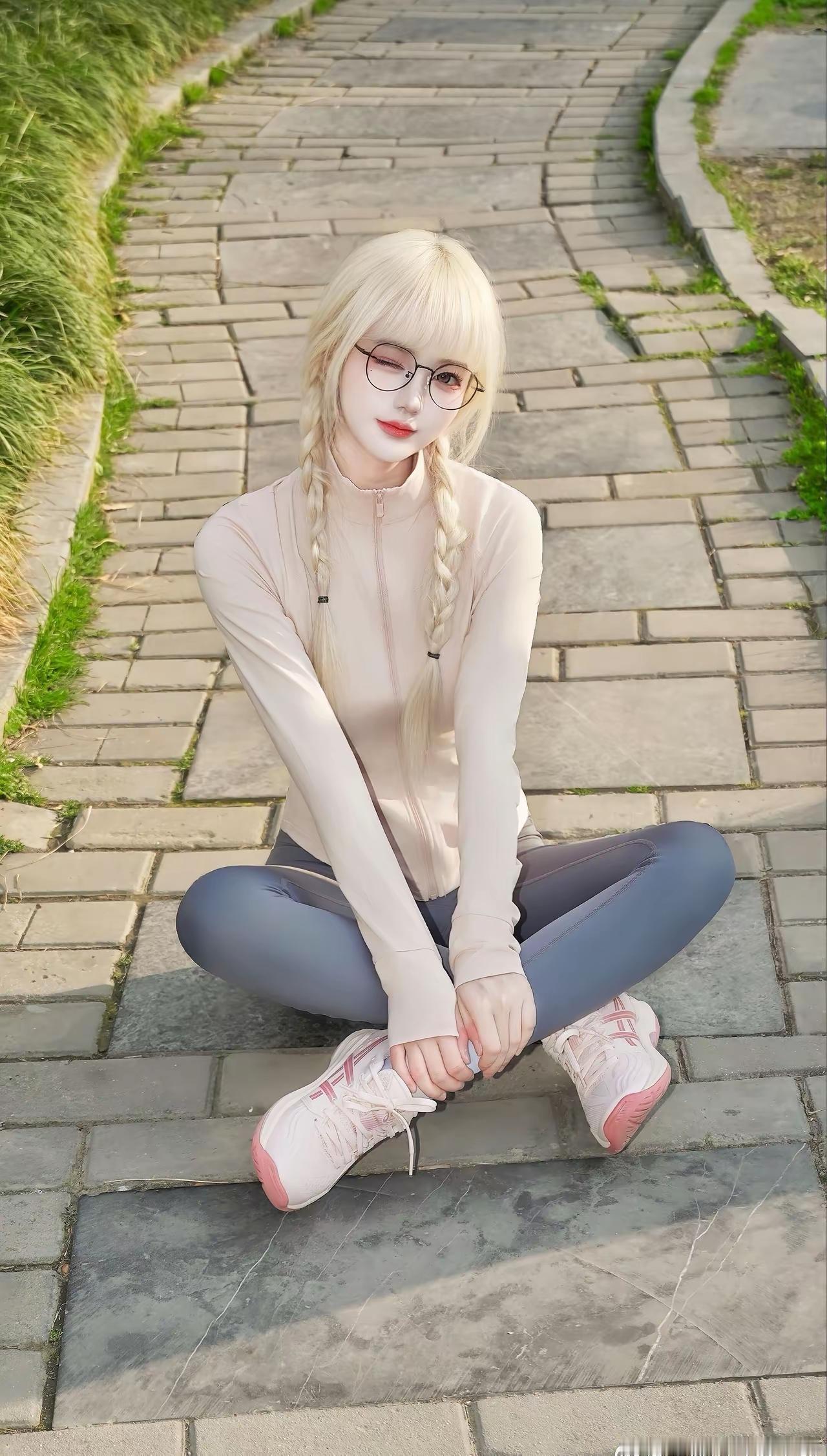 阳光下的少女，甜美与活力并存！🌞👧🏻有哪些美女让人过目难忘？
