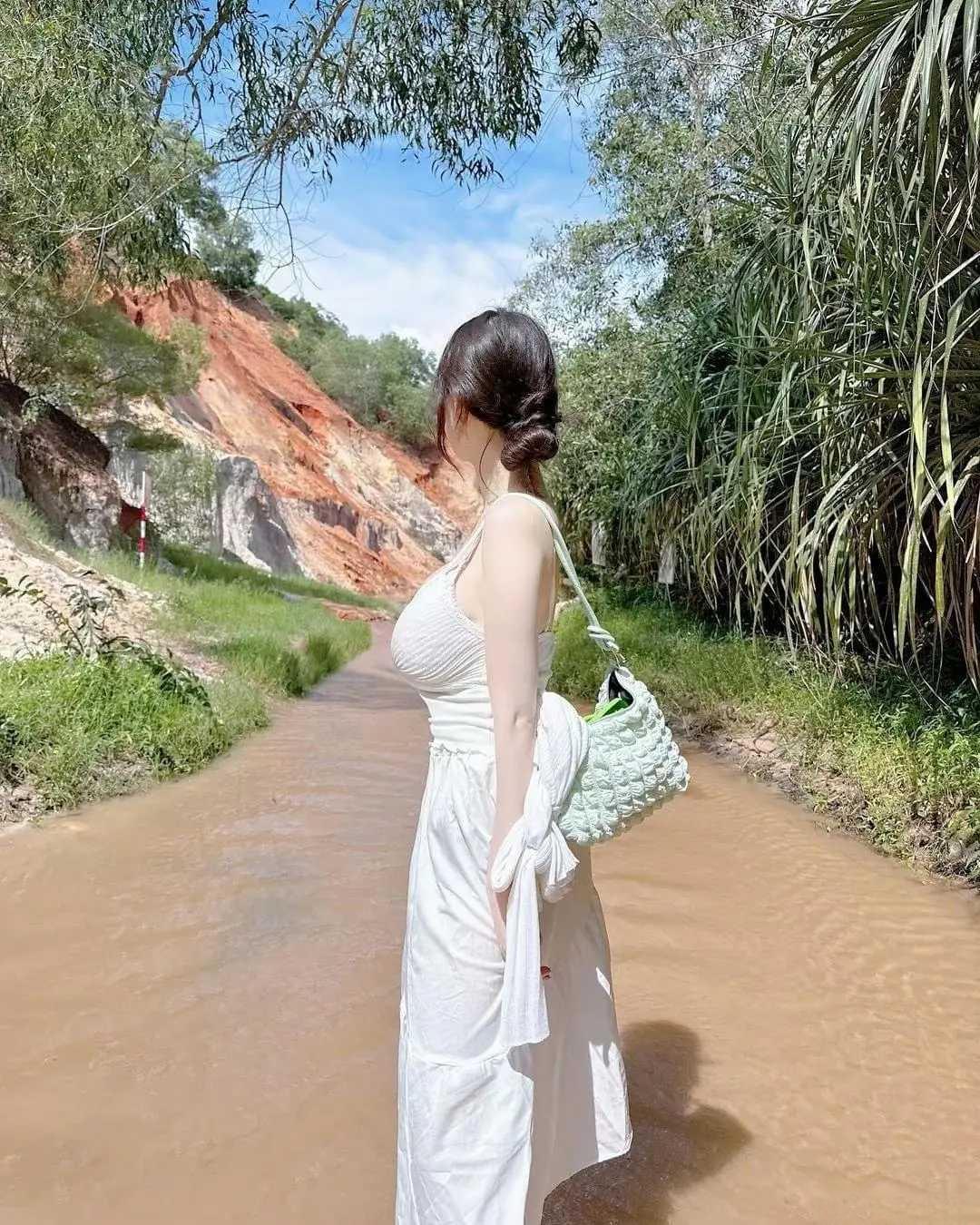 魅力无法挡！揭秘为何男性偏爱微胖型女生

在这个多元审美的时代，微胖型女生以其独