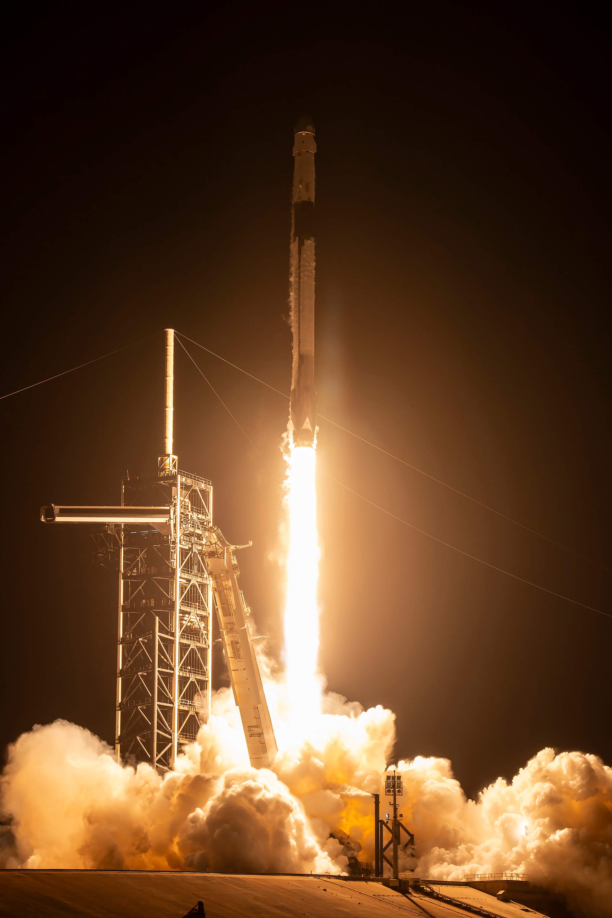 SpaceX股价每变动1美元，就会使马斯克的净资产增加或减少大约60亿美元。 