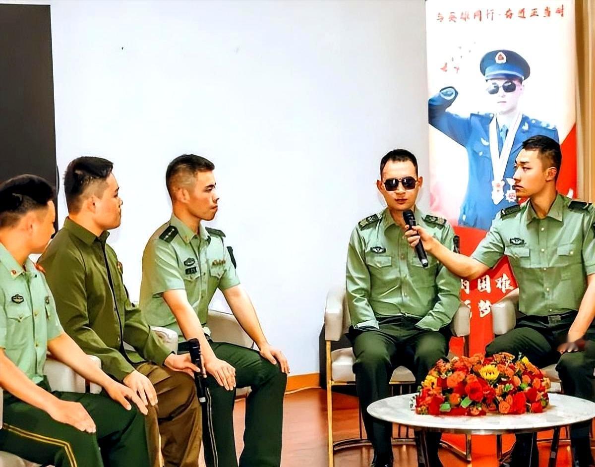 有人羡慕杜富国每月三万二津贴外加180平大房子，觉得这代价“值了”。
说这话的人