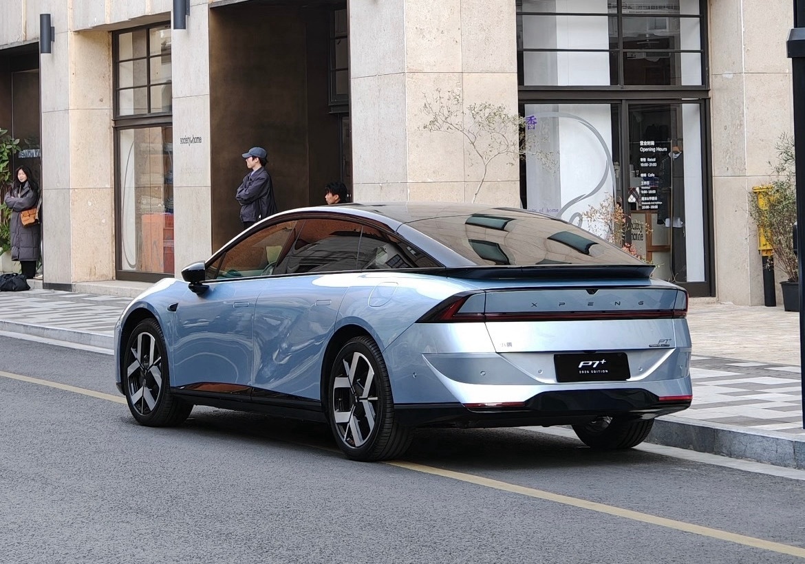 小鹏P7+增程版？（网传）屁股更性感了，但车头还是新P7更帅，如果把P7+的屁股