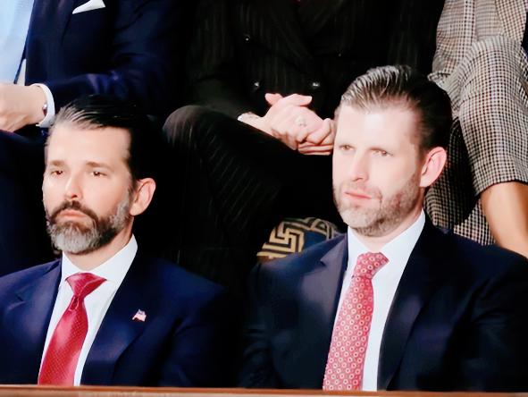 最近有件事闹得沸沸扬扬，特朗普的两个儿子，小唐纳德和埃里克，看准中东局势还没彻底