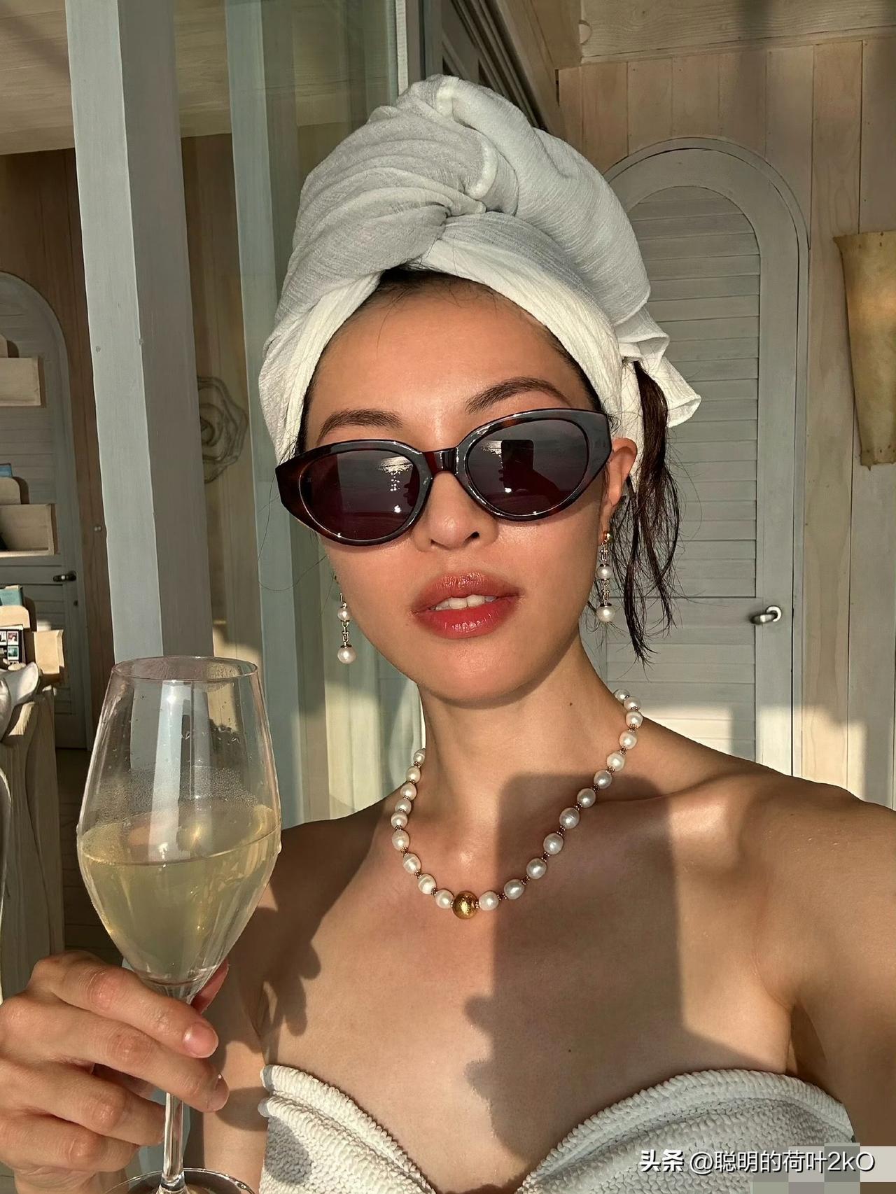 魅力女神钟楚曦度假美图