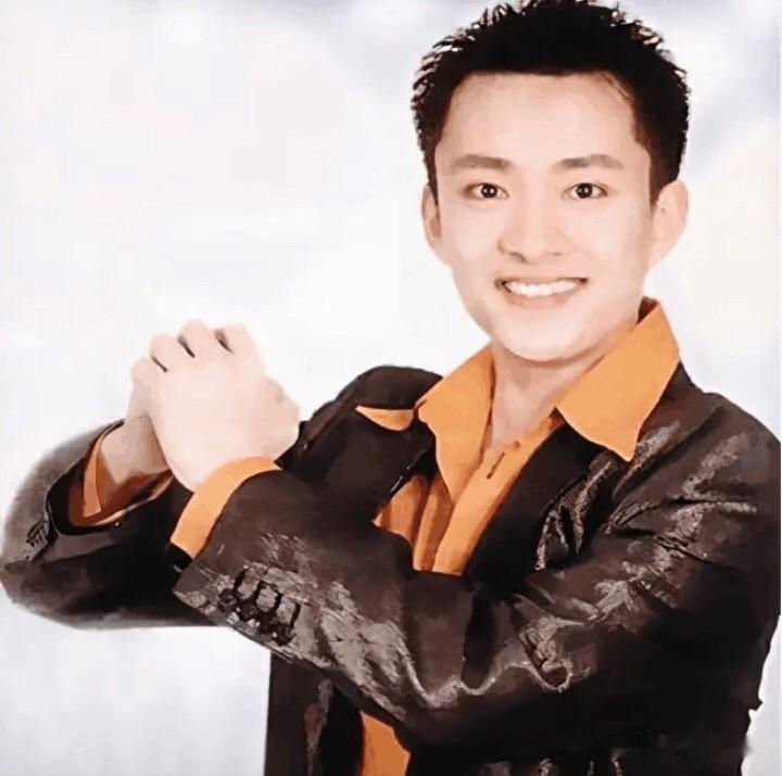 亚宁和程前都是央视早些年大帅哥级别的男主持人，相比之下你觉得谁会是你心中的男神呢