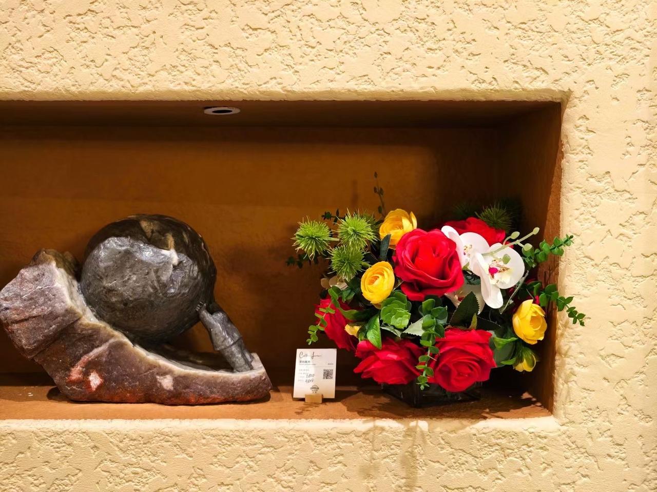 人这一辈子
不要羡慕任何人的生活
其实谁家的锅底都有灰
不是别人风光无限
而是他