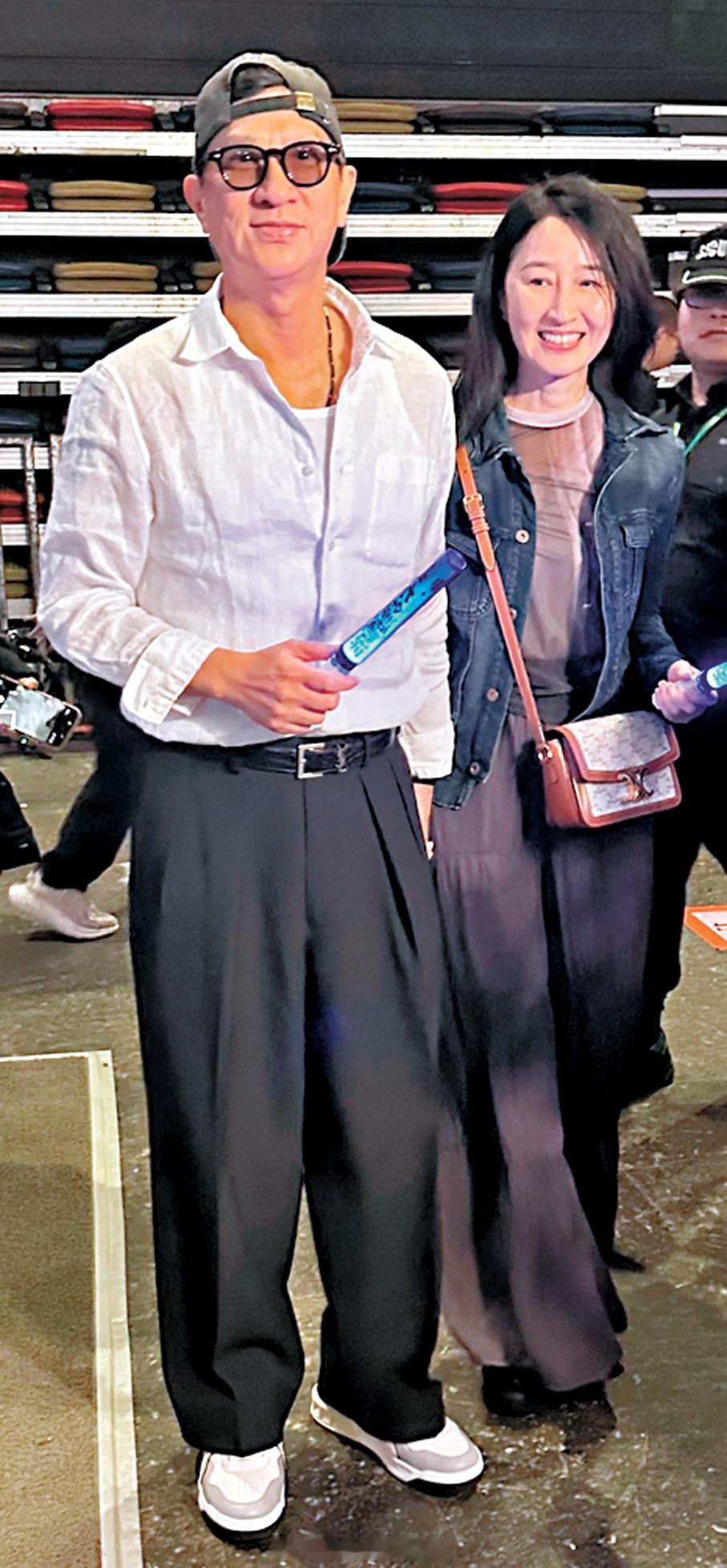 「公開背後有古老闆撐腰..农夫 （）率全場對黃子華嗌「回水」 … （香港文匯報 
