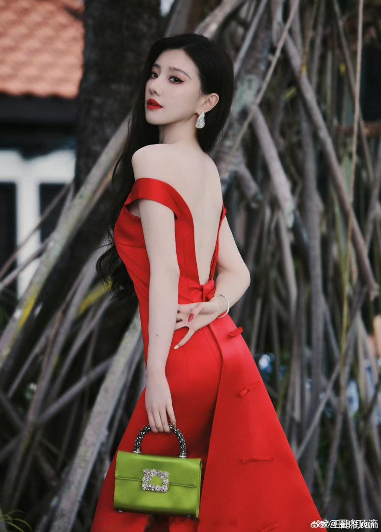 王鹤润感谢马来西亚观众喜欢辛湄王鹤润用马来语和现场粉丝问好实至名归！王鹤润拿下东