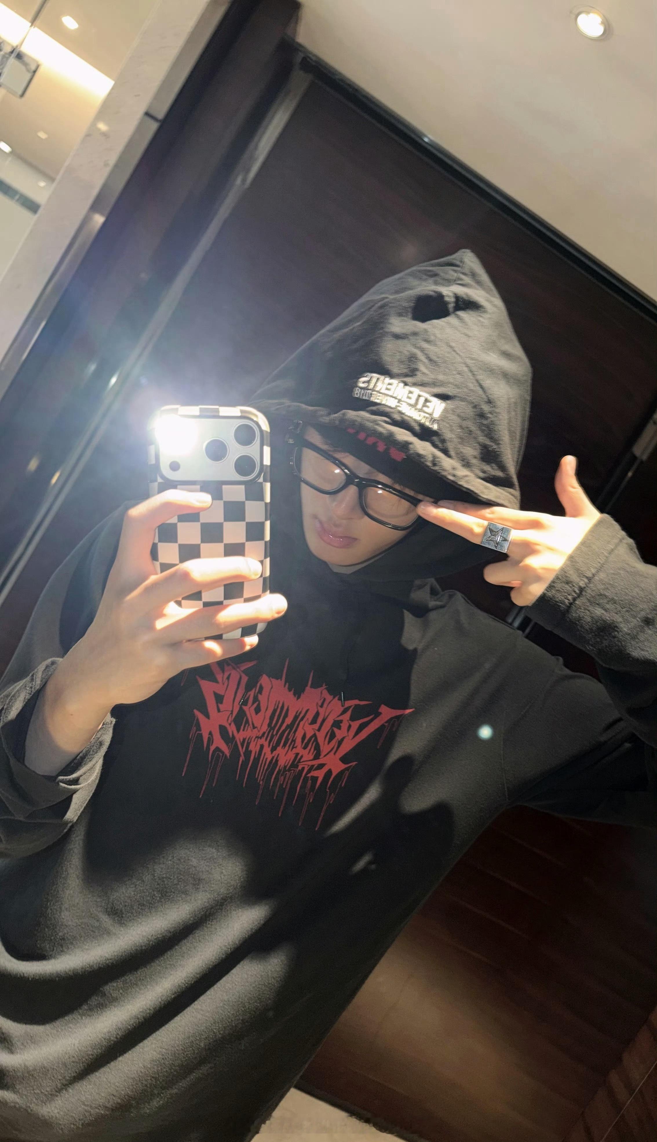 张峻豪说唱巅峰repo SHUN张峻豪七月第一天最新营业，身穿Vetements