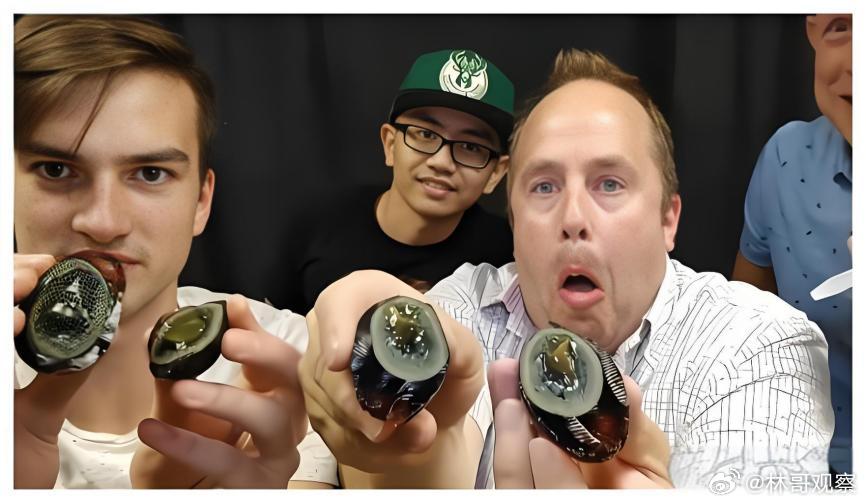 没想到F1也逃不过中国零食诱惑哈哈哈，这画面太真实了！老外一来中国，不管什么身份