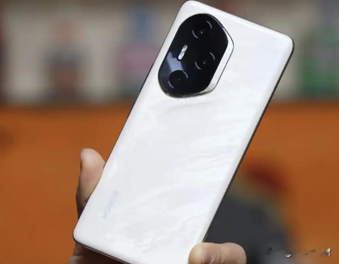 荣耀 400 Pro 对比 300 Pro 核心升级点解析
一、性能：满血芯片 