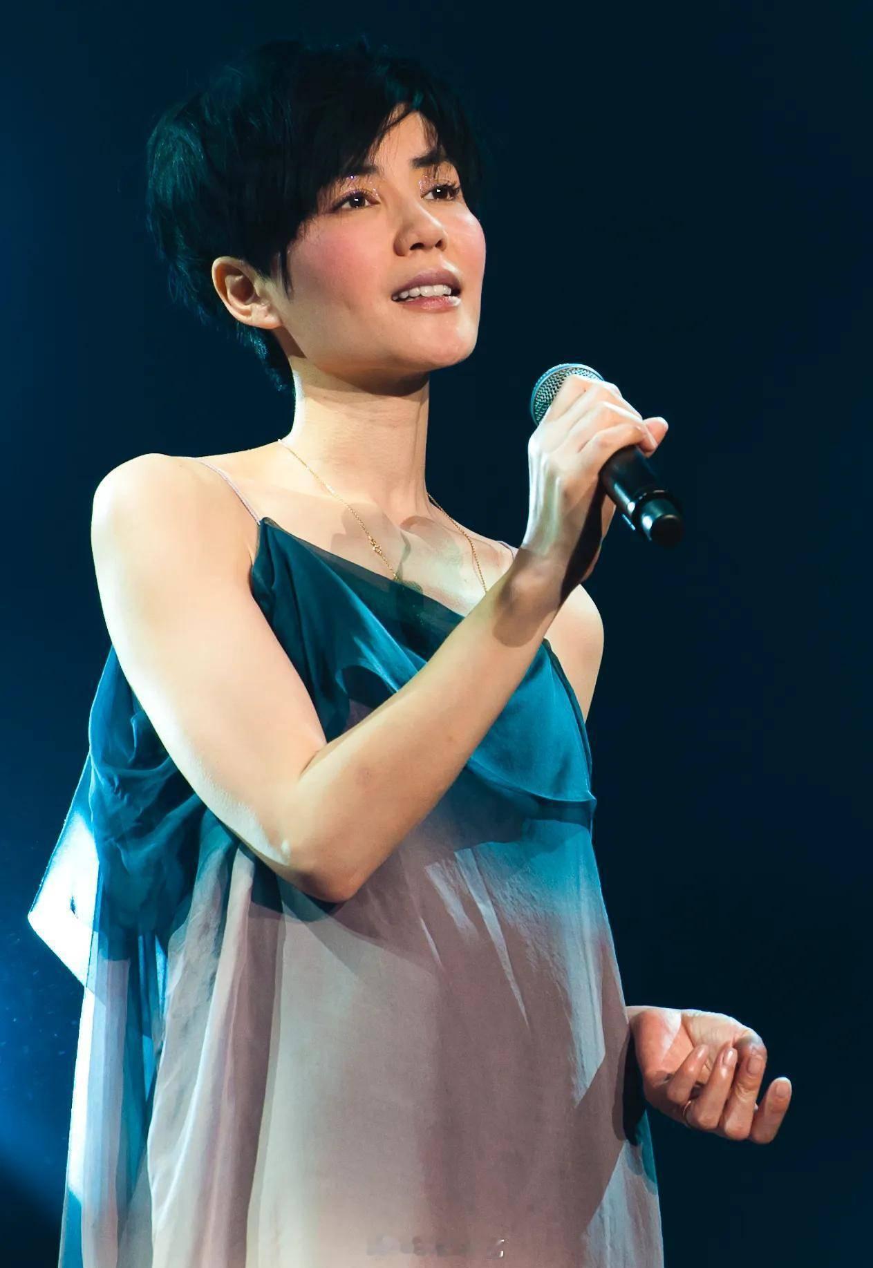 2024最美的夜跨年晚会  2024跨年演唱会你希望王菲在哪里：湖南卫视、江苏卫