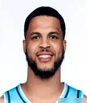 昨晚青岛队这球看得真有意思！

核心外援韦瑟斯庞，场均23分的主力，就打了5分钟