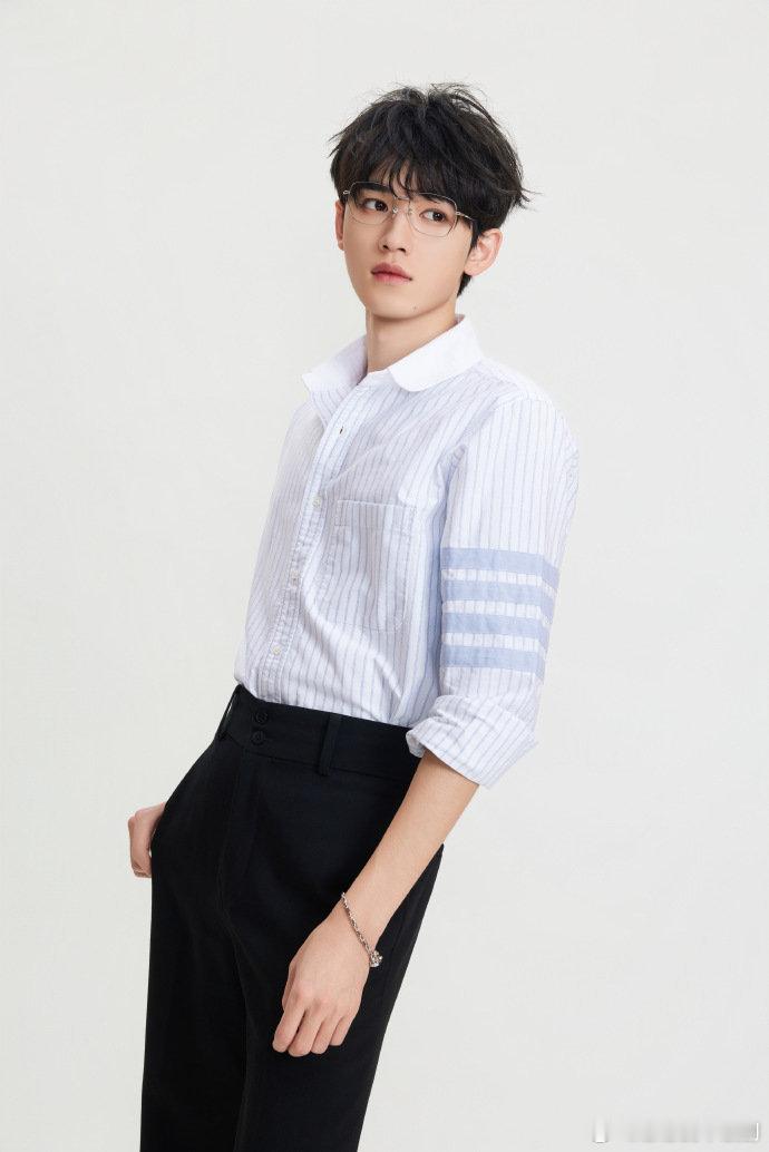 宋亚轩秒答0帧起嘴宋亚轩秒答0帧起嘴名场面！猜词环节快速接“退退退”“破防”梗，