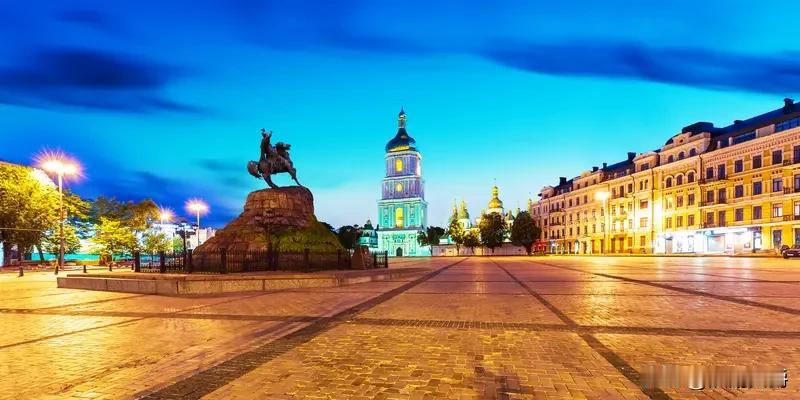 乌克兰其实已经亡国了。

泽连斯基嘴上喊着乌克兰不让一分土地，但事实就是乌东南四