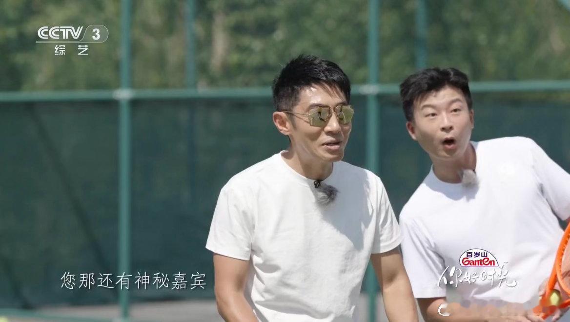 你好，时光👋。哈哈哈哈哈第六张！有故事的地方就是最好的地方。你好时光