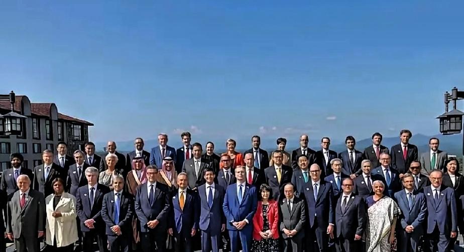 G20合照，贝森特这格局真没谁了
 
美国财长贝森特格局太小，利用G20东道主之