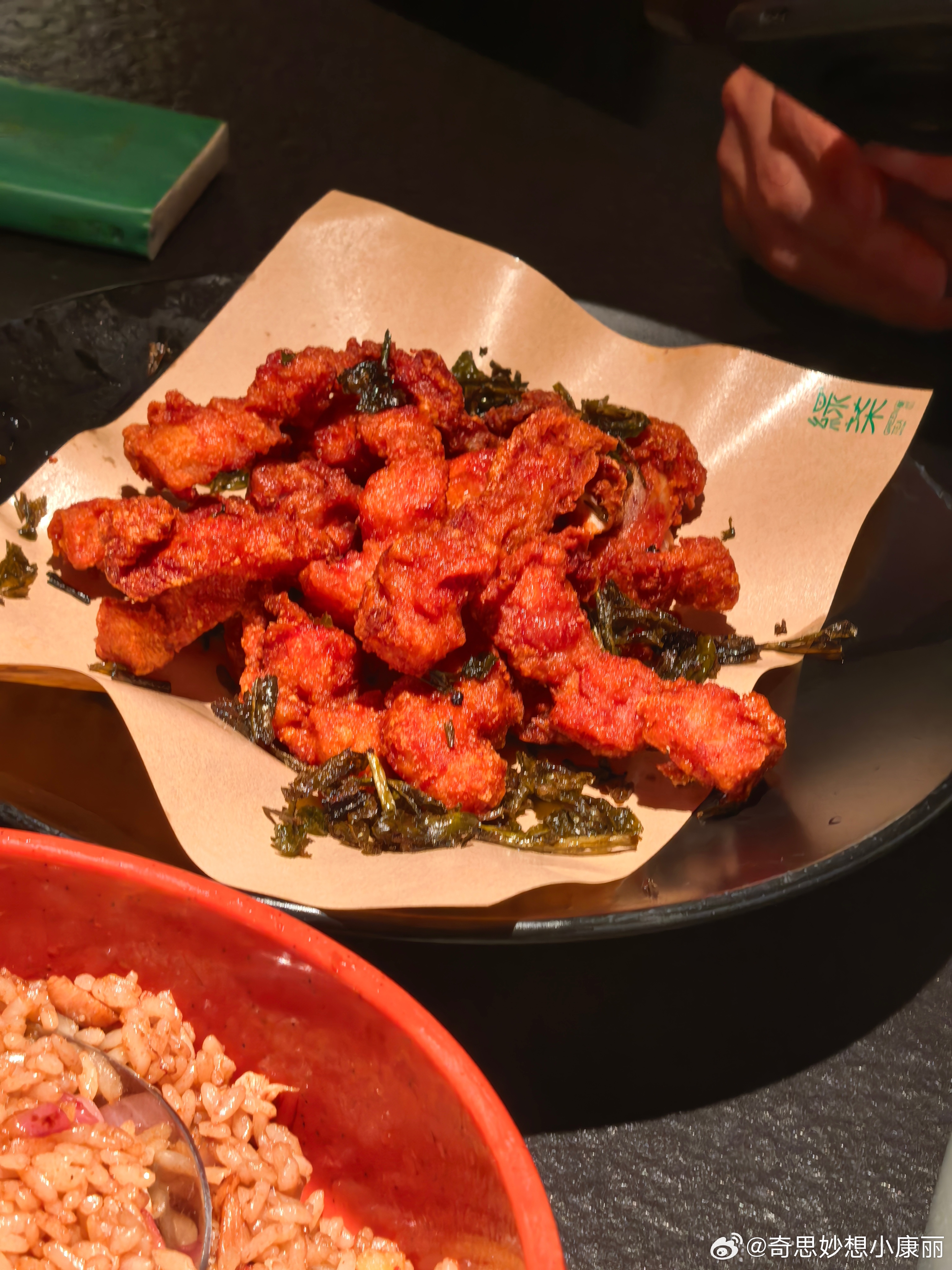 脆皮乳鸽咬开飚汁，爆浆豆腐一戳流心，茶香小酥肉酥到掉渣！  [期待][期待][期