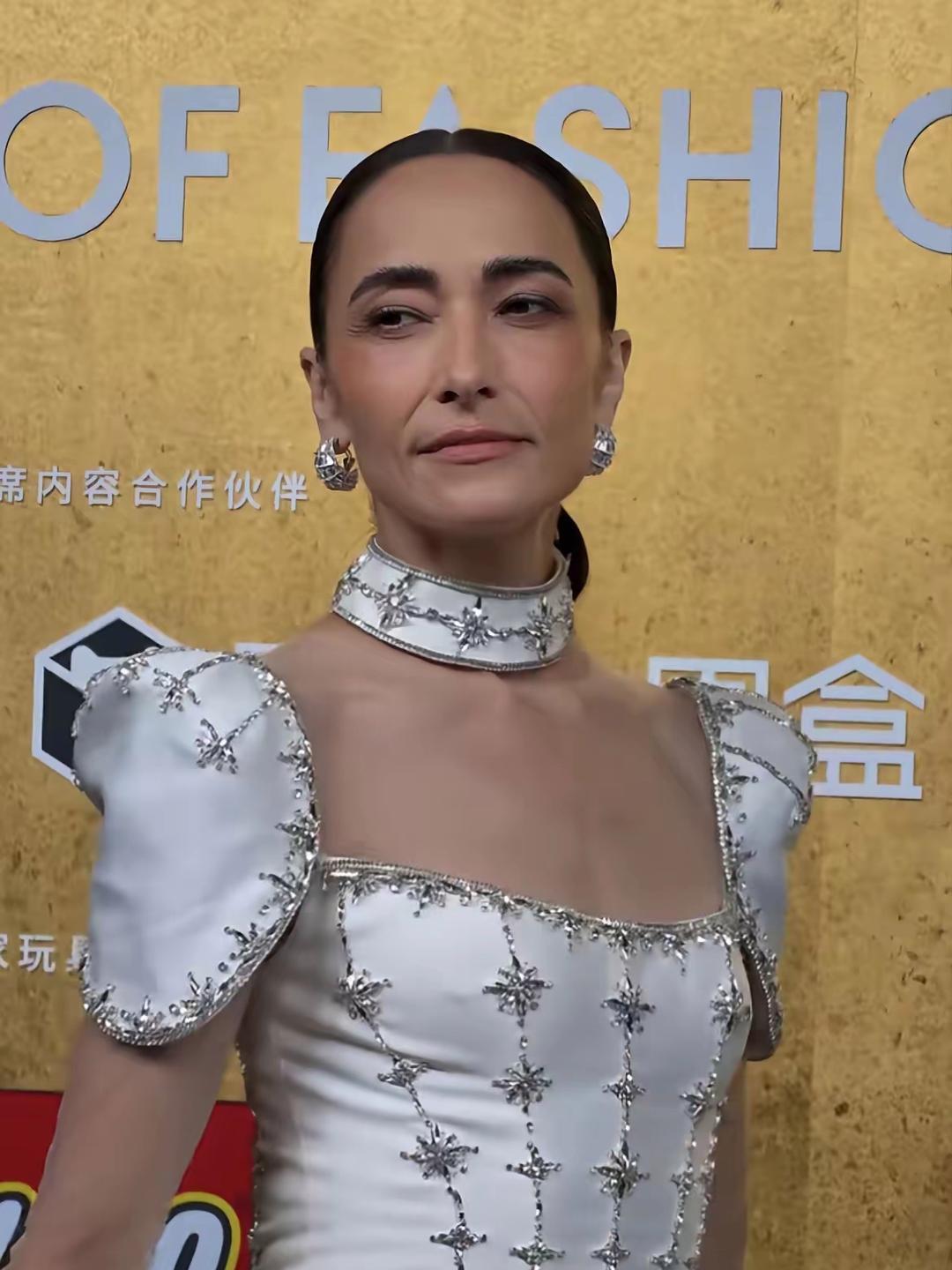 吴彦祖老婆长这样的