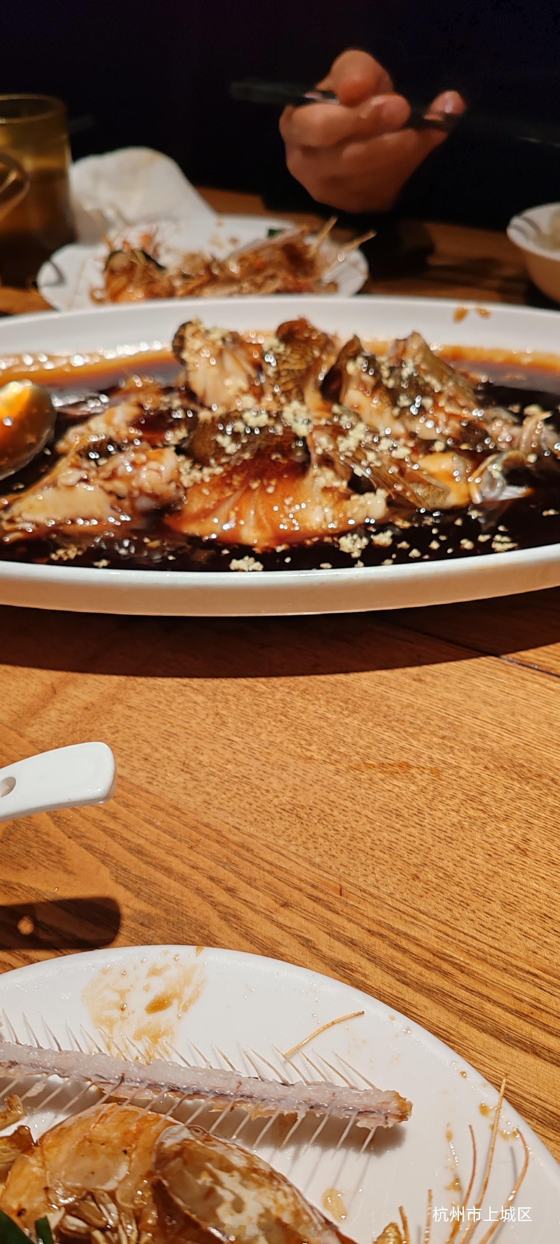 西湖醋鱼吃了，可能是因为不正宗的关系，我觉得还挺好吃的…… 杭州