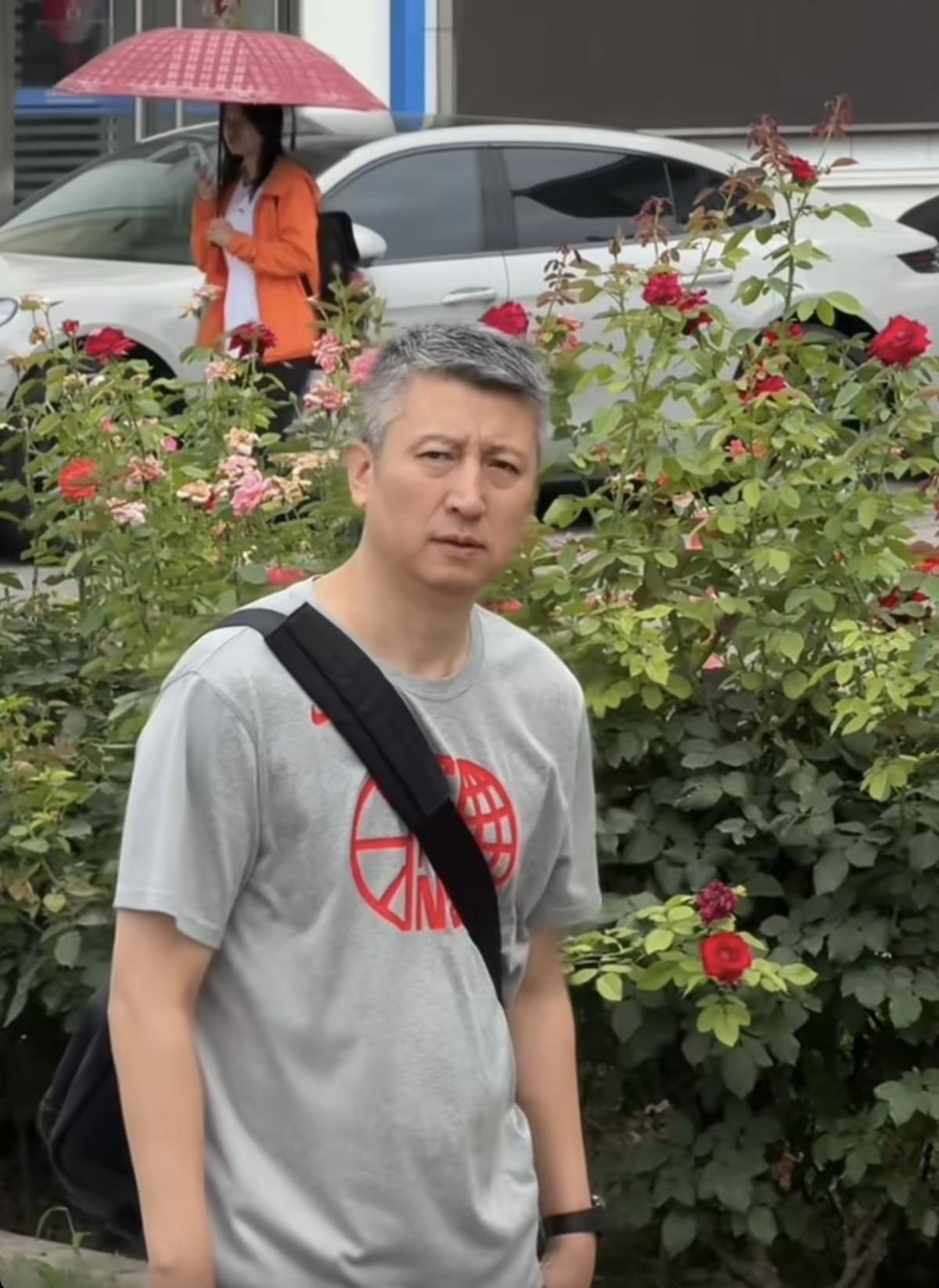 郭指导说实话，也太辛苦了！常年累月地带着中国男篮集训，还背负着巨大赢球压力！连走
