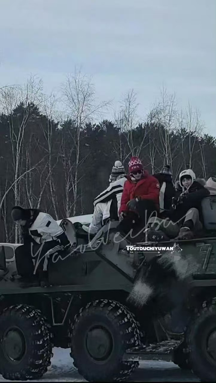 时代少年团坐装甲车时代少年团俄罗斯录制路透时代少年团俄罗斯录制路透，不错不错，