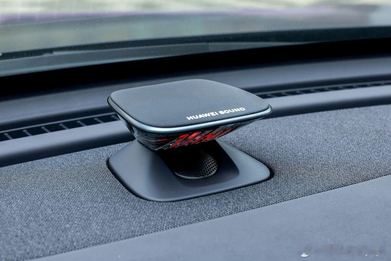 天籁·鸿蒙座舱的无麦K歌太会玩了没想到车里还能K歌！天籁·鸿蒙座舱居然有无麦K歌