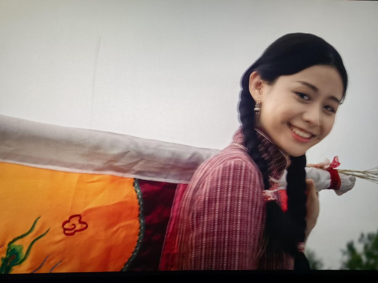 从前车马慢，一生只够爱一人。如今纸短情长，我们仍被这样的故事击中——《给阿嬷的情