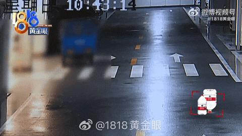 近日浙江杭州某小区的业主徐女士反映，她们一家准备出去吃饭，来到地下车库时，由于返