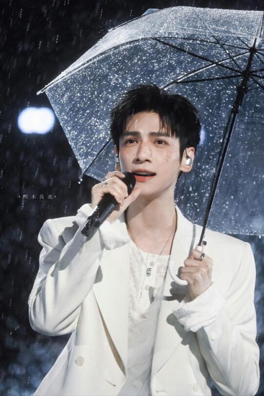 水龙吟！好兆头 雨水 龙吟 遇水则发！！水龙吟和剥茧都收视长虹！ 罗云熙