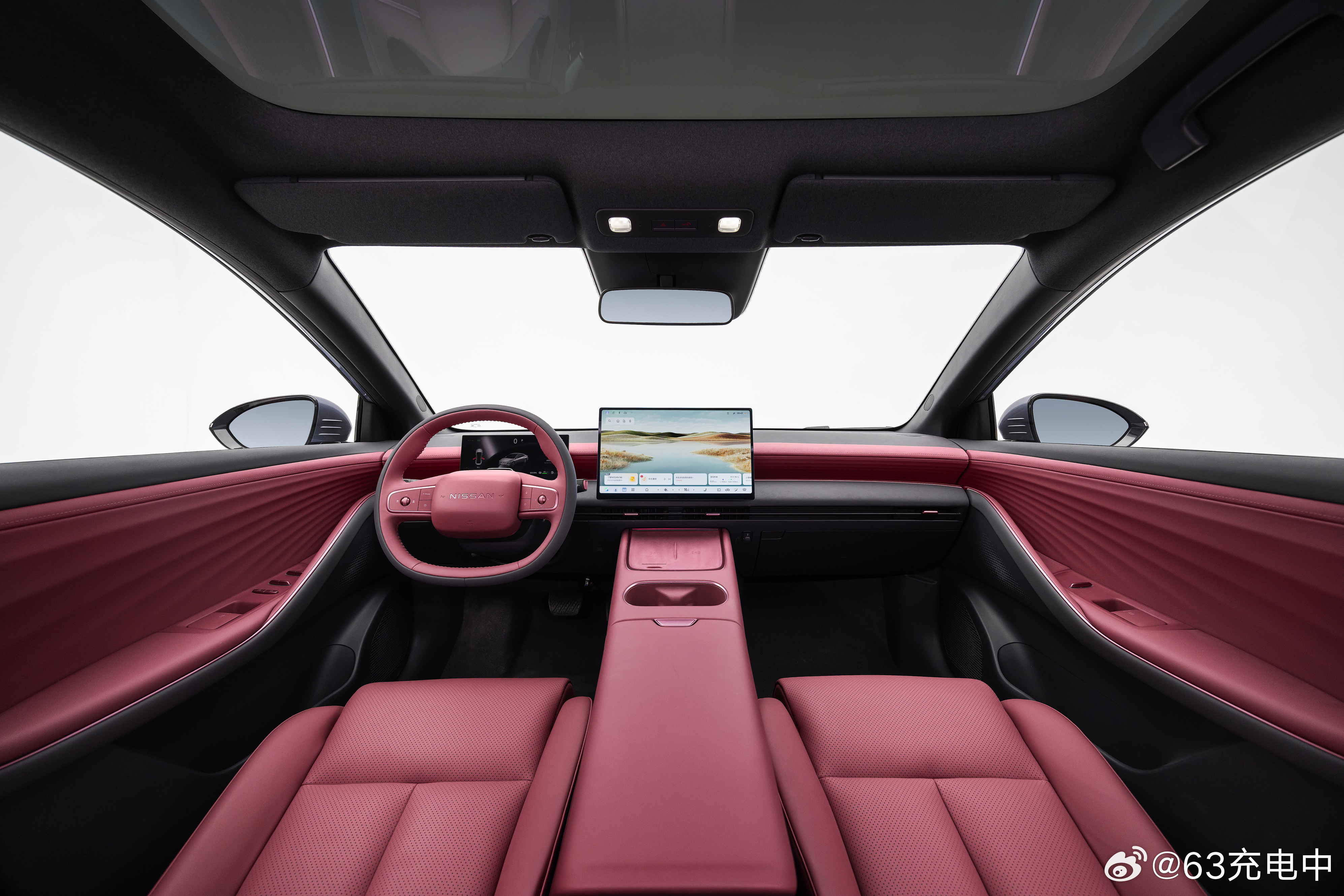 2026 刚开年，日产 N6 出了一个新的配色叫大红大紫，在光线充足的地方是红色