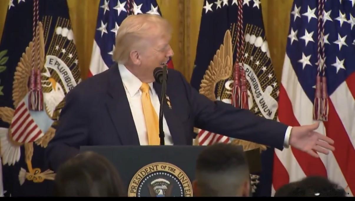 刚刚，特朗普评拜登：“我们有过一个白痴当总统。他根本算不上总统。首先，他根本没赢