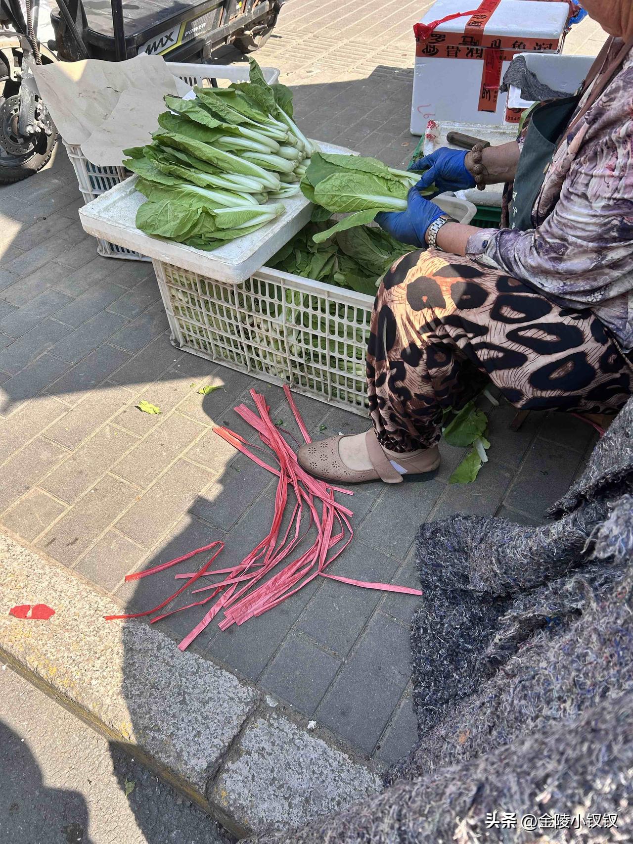 大大方方的节俭！

今天阳光明媚微风习习，又是一个晴天。

我去水果店买水果，现