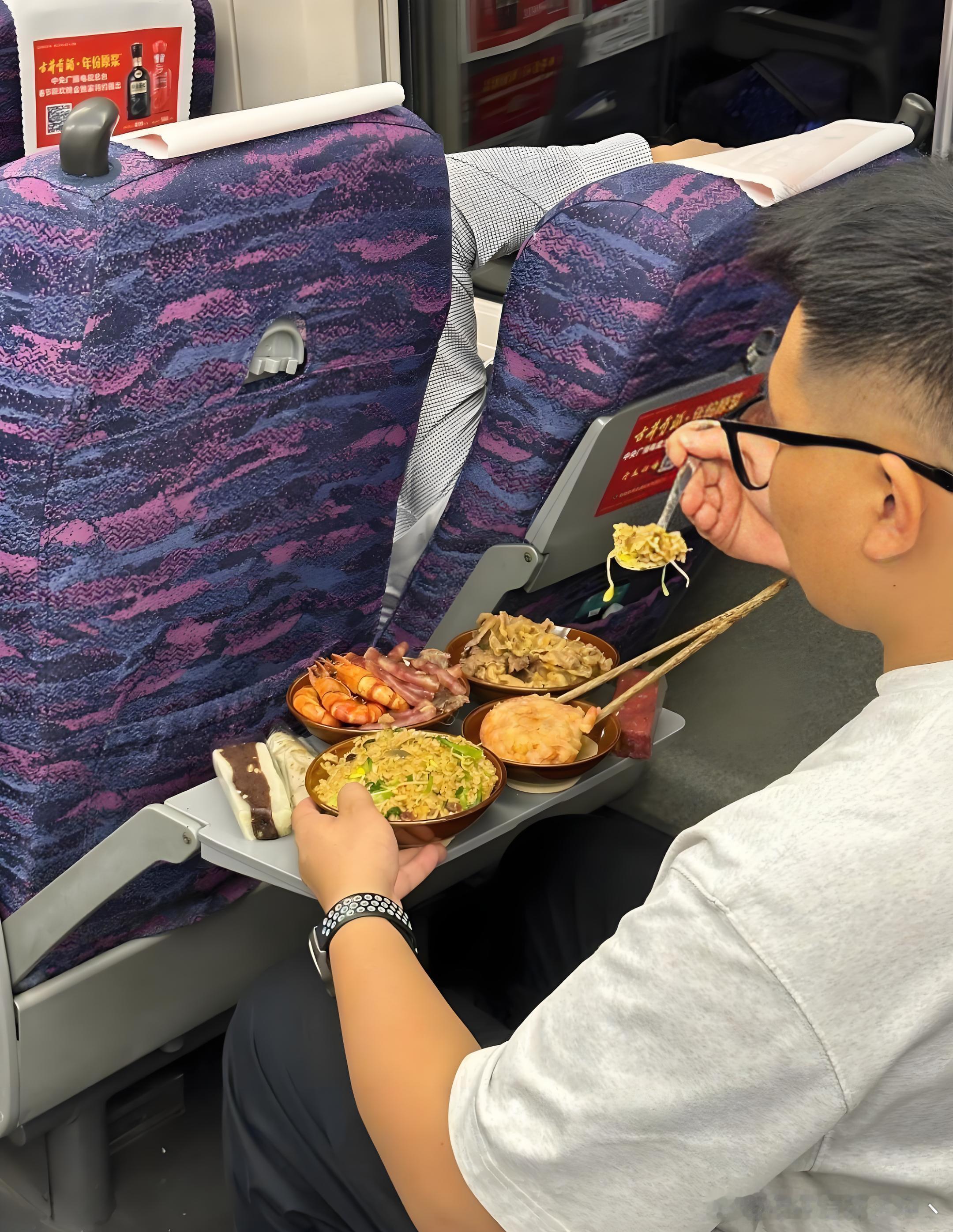 怎么带上去的，这可是高铁啊 