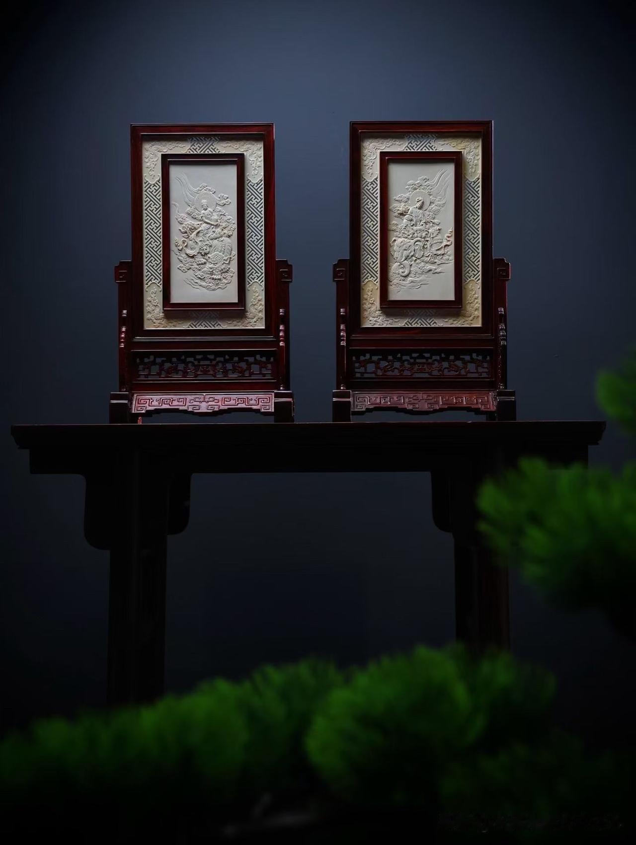 有些题材，从来不是单独存在的。

文殊骑狮，象征智慧；普贤乘象，象征行愿。一个启