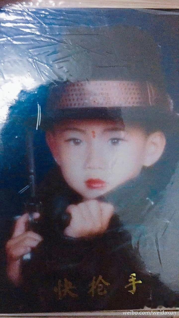 男神签到的时候得愣神好一会 