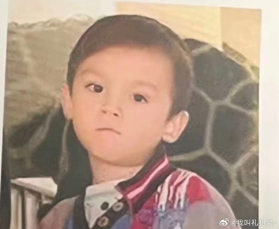 我猴哥哥从小就鼻孔看人 