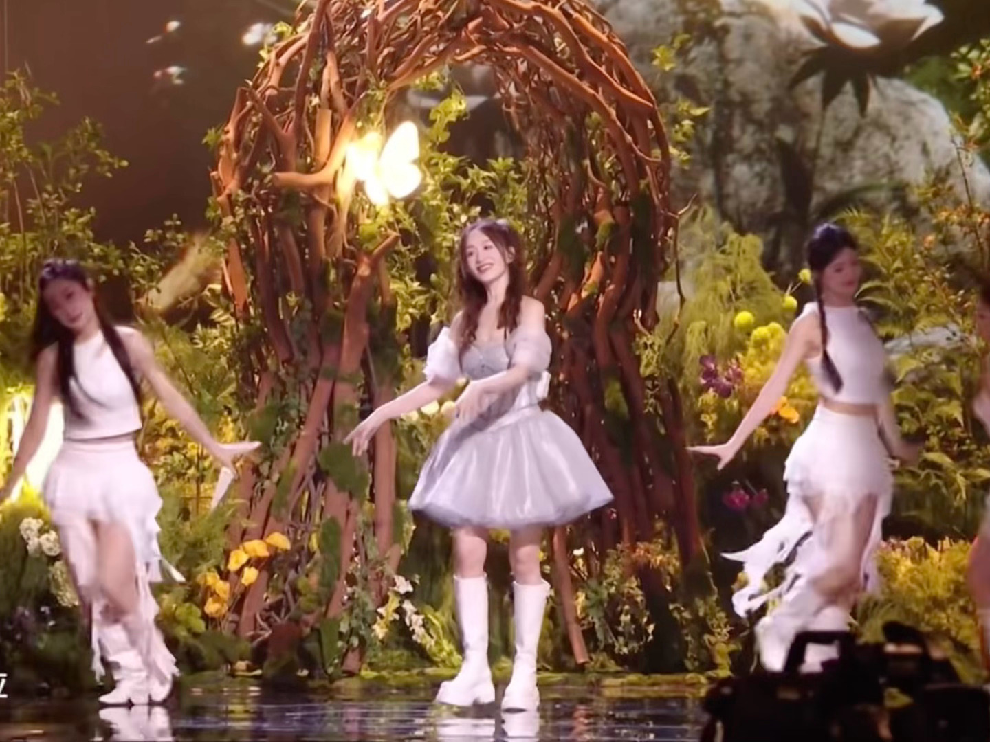 李小冉我真笑不行了姐姐这个舞台很治愈哈哈哈哈哈哈哈哈哈哈哈哈哈浪姐直播