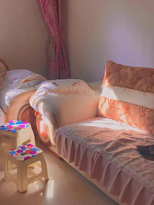 幸福是疲惫一天后，回到温馨的家，爱人端上的那碗热汤，孩子扑进怀里的那声亲昵呼唤，